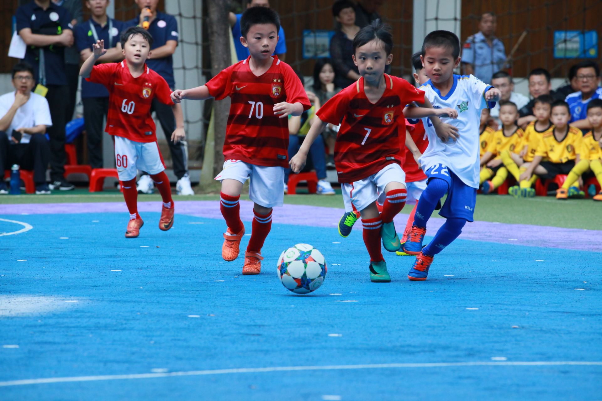 2024上海马拉松正式鸣枪，爱大不同共赴大满贯